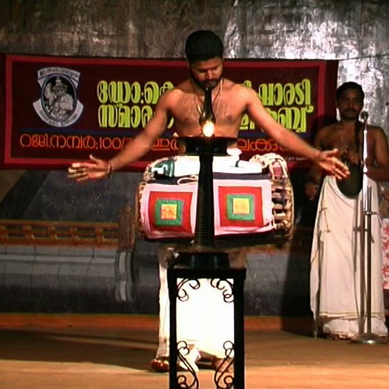 Melappadam, a abertura musical do Kathakali.