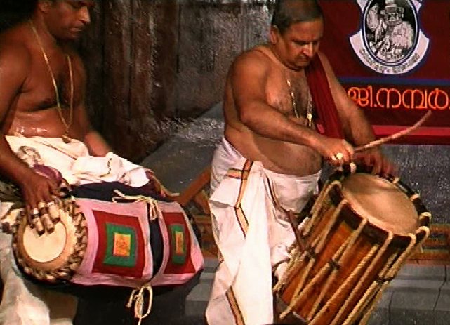Melappadam, a abertura musical do Kathakali.
